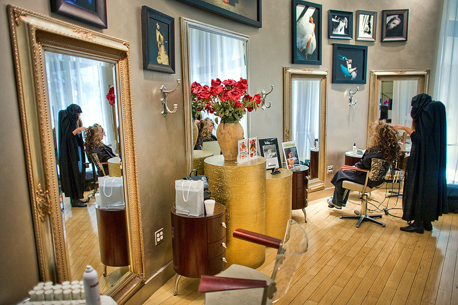 Linda & Mike – Halloween Wedding (10.31.08). Emin Kuliyev — Award-Winning Wedding Photojournalist NYC & USA | Best Wedding Photographer Known for Candid, Timeless Moments