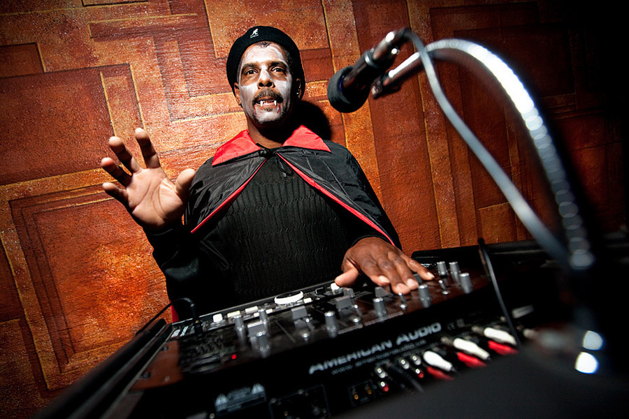 Rona & Charles (October 24, 2009) Halloween wedding – Saint Louis, Mis. Emin Kuliyev — Award-Winning Wedding Photojournalist NYC & USA | Best Wedding Photographer Known for Candid, Timeless Moments