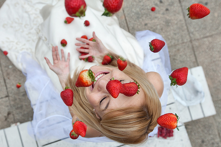 Trash The Dress – (Bronx, November 13th, 2009). Emin Kuliyev — Award-Winning Wedding Photojournalist NYC & USA | Best Wedding Photographer Known for Candid, Timeless Moments