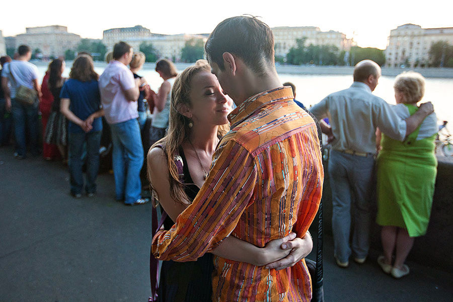 Liliya & Vova – Love Story (Moscow, Russia) – June 12th, 2010. Emin Kuliyev — Award-Winning Wedding Photojournalist NYC & USA | Best Wedding Photographer Known for Candid, Timeless Moments