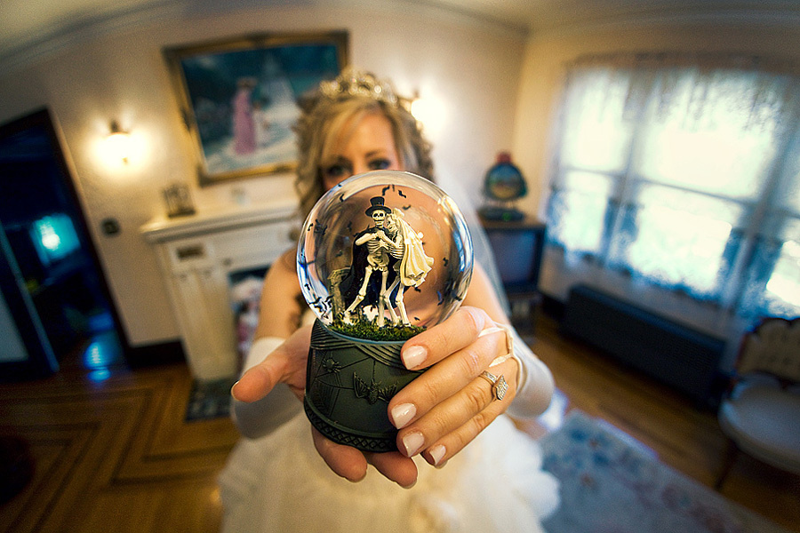 Linda & Mike – Halloween Wedding (10.31.08). Emin Kuliyev — Award-Winning Wedding Photojournalist NYC & USA | Best Wedding Photographer Known for Candid, Timeless Moments