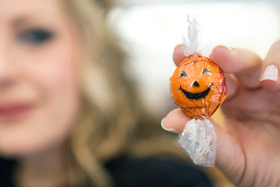Linda & Mike – Halloween Wedding (10.31.08). Emin Kuliyev — Award-Winning Wedding Photojournalist NYC & USA | Best Wedding Photographer Known for Candid, Timeless Moments