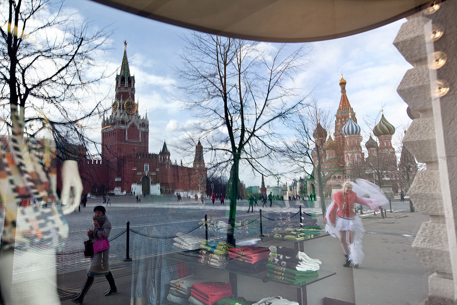 My Wedding Photography Workshops in Moscow (Russia) 22-28 March, 2011. Emin Kuliyev — Award-Winning Wedding Photojournalist NYC & USA | Best Wedding Photographer Known for Candid, Timeless Moments