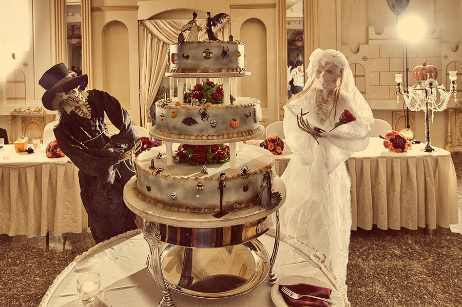 Linda & Mike – Halloween Wedding (10.31.08). Emin Kuliyev — Award-Winning Wedding Photojournalist NYC & USA | Best Wedding Photographer Known for Candid, Timeless Moments