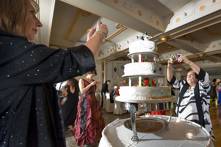 Linda & Mike – Halloween Wedding (10.31.08). Emin Kuliyev — Award-Winning Wedding Photojournalist NYC & USA | Best Wedding Photographer Known for Candid, Timeless Moments