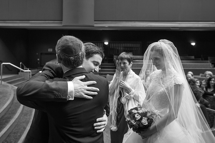 Genevieve & Josh– June 3rd,2012 – Minneapolis (Minnesota). Emin Kuliyev — Award-Winning Wedding Photojournalist NYC & USA | Best Wedding Photographer Known for Candid, Timeless Moments