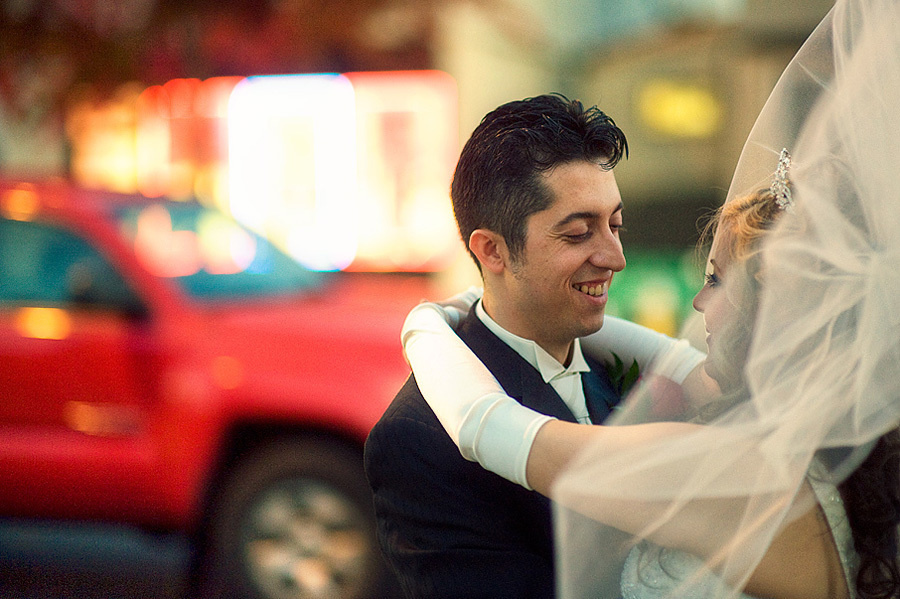 Linda & Mike – Halloween Wedding (10.31.08). Emin Kuliyev — Award-Winning Wedding Photojournalist NYC & USA | Best Wedding Photographer Known for Candid, Timeless Moments