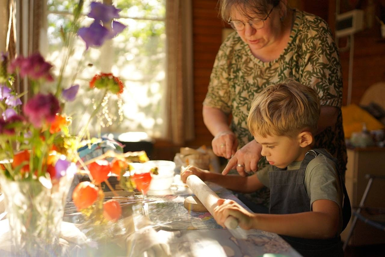 Tima and granny. Professional Photographer Abu Dhabi, Dubai — Yulia Ismoilova | 2025