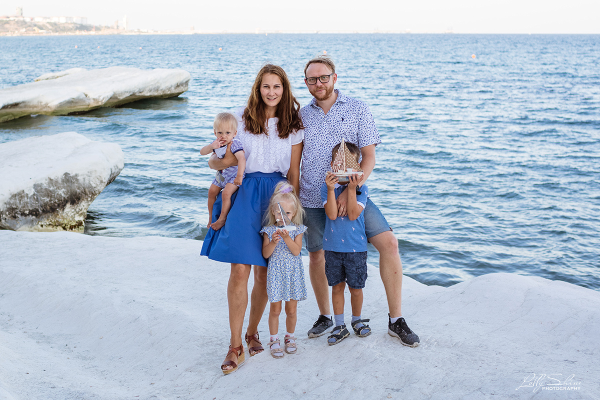 FAMILY STORIES. Lolly Shine. Contemporary digital artist