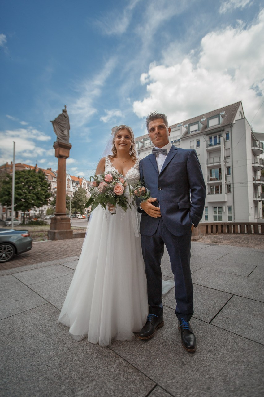 Kirchliche Hochzeit Rheinterrassen Karlsruhe – Noelia & Timo | Hochzeitsfotograf & Videograf