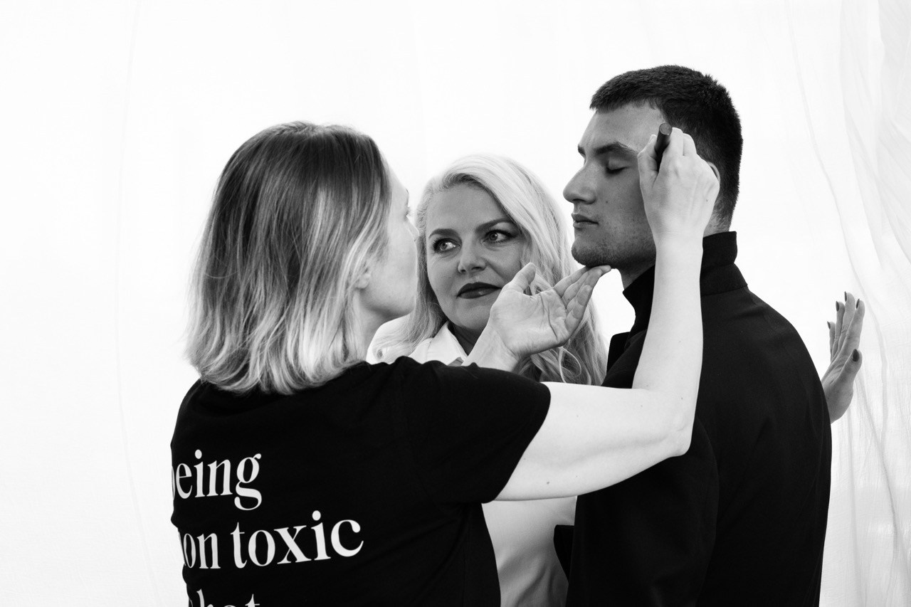 Backstage fotografie. Dana Lišková — Empatická fotografka | Introspektivní umělkyně | Neurodivergentní koučka| Zakladatelka Artepy.cz