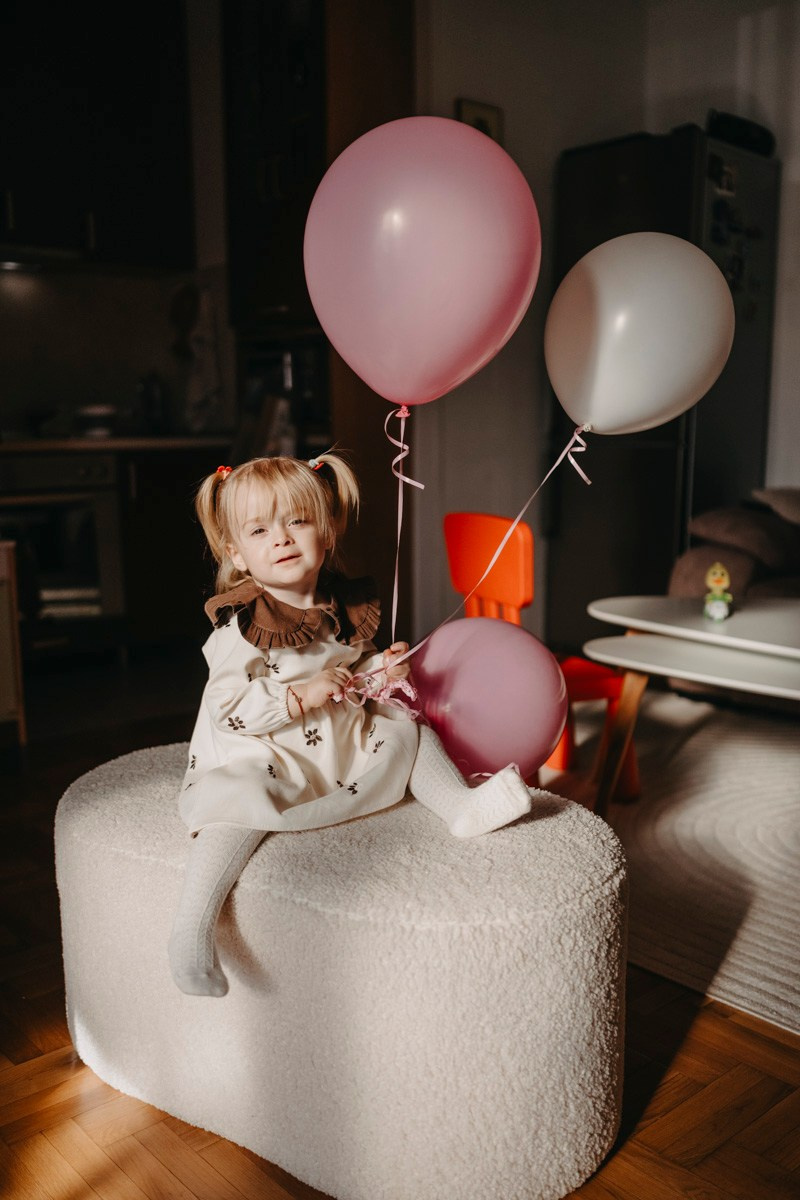 Maja Wilijam Lana i Hana — porodicno fotografisanje bebe kod kuce. Deciji i porodicni fotograf u Beogradu Oksana Skendzic