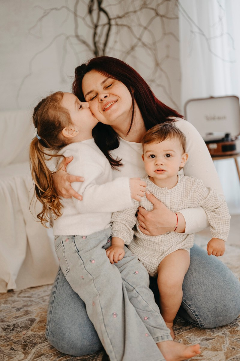 Miljana, Danka i Ilija — fotografisanje MAMINO. Deciji i porodicni fotograf u Beogradu Oksana Skendzic