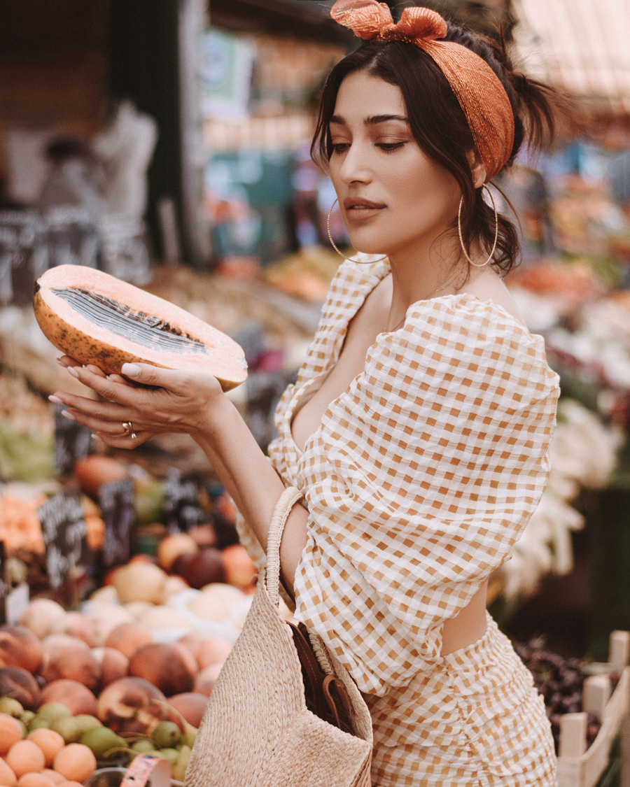 Savrina at the market. Photographer in Vienna Ksenia Kogler