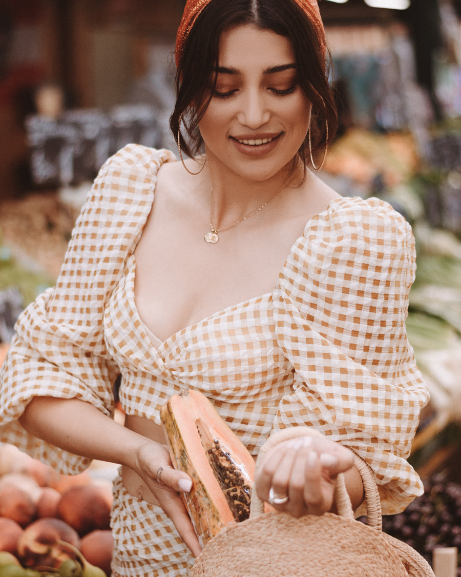 Savrina at the market. Photographer in Vienna Ksenia Kogler