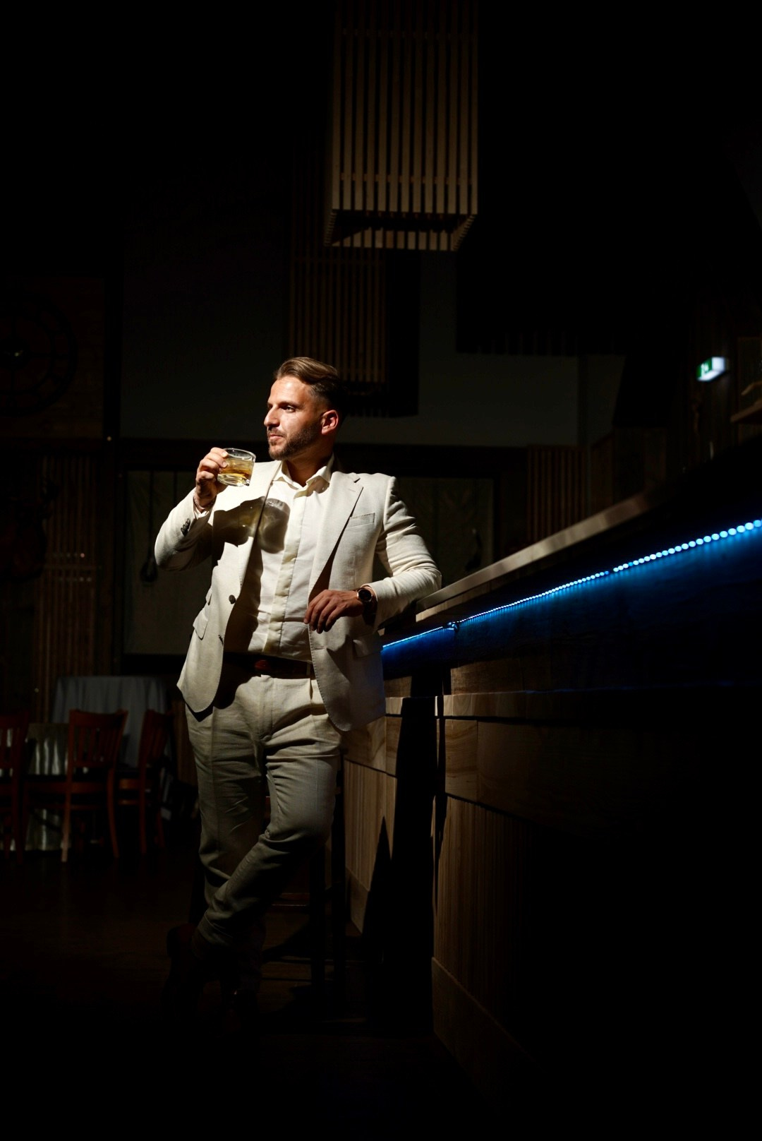 Der Bräutigam. Hochzeits- und Reportagefotograf für München, Regensburg, Deutschland RED LINE Media