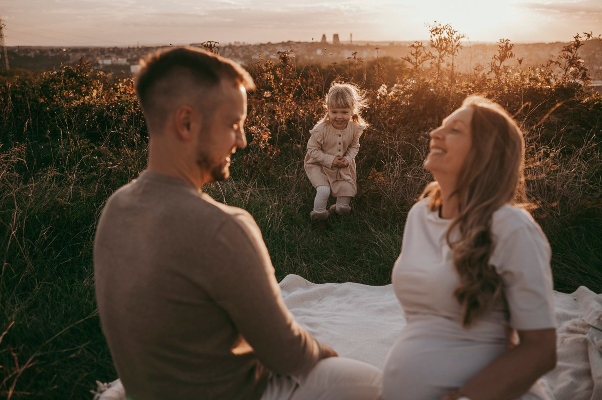 Milena / trudnicko fotografisanje sa porodicom. Deciji i porodicni fotograf u Beogradu Oksana Skendzic