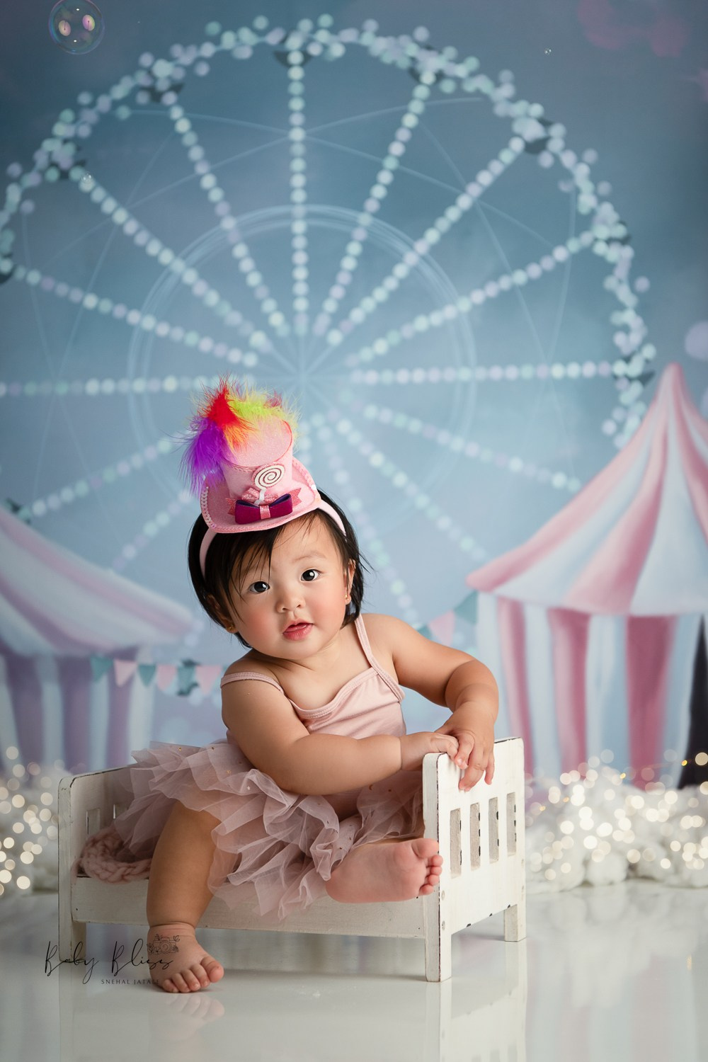 Cake smash / prebirthday. Best Newborn photography Doha Qatar | Home service available | Book now