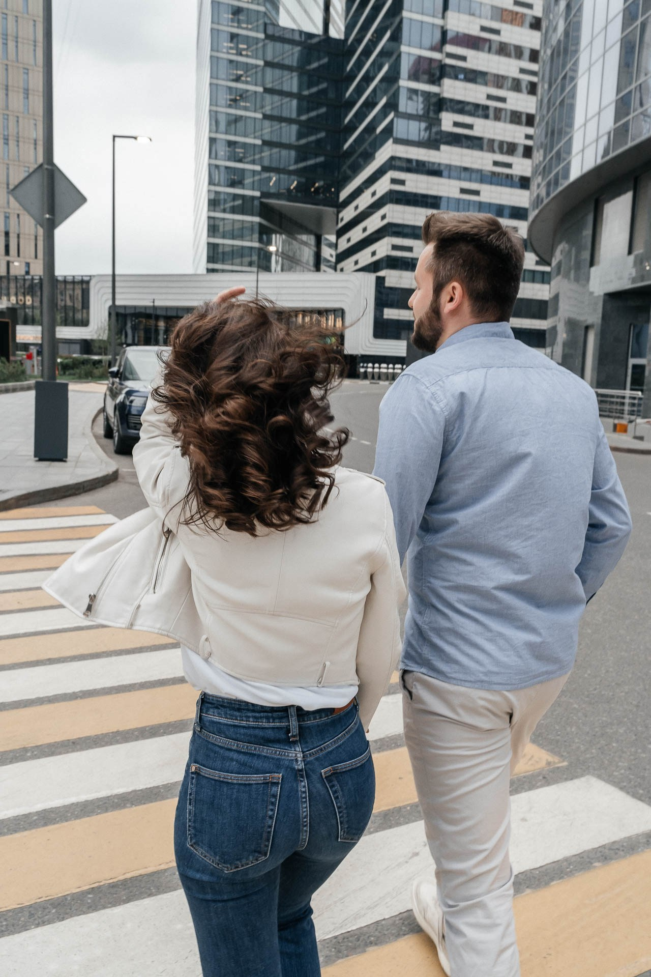 Toronto park engagement photography Ksenia and Artem in greenery.