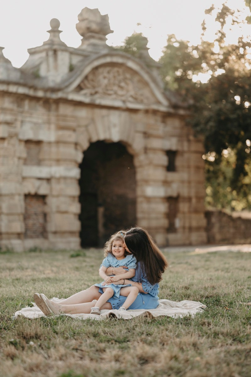 Jovana Zoran Jana i Bogdan — porodicno fotografisanje napolju. Deciji i porodicni fotograf u Beogradu Oksana Skendzic