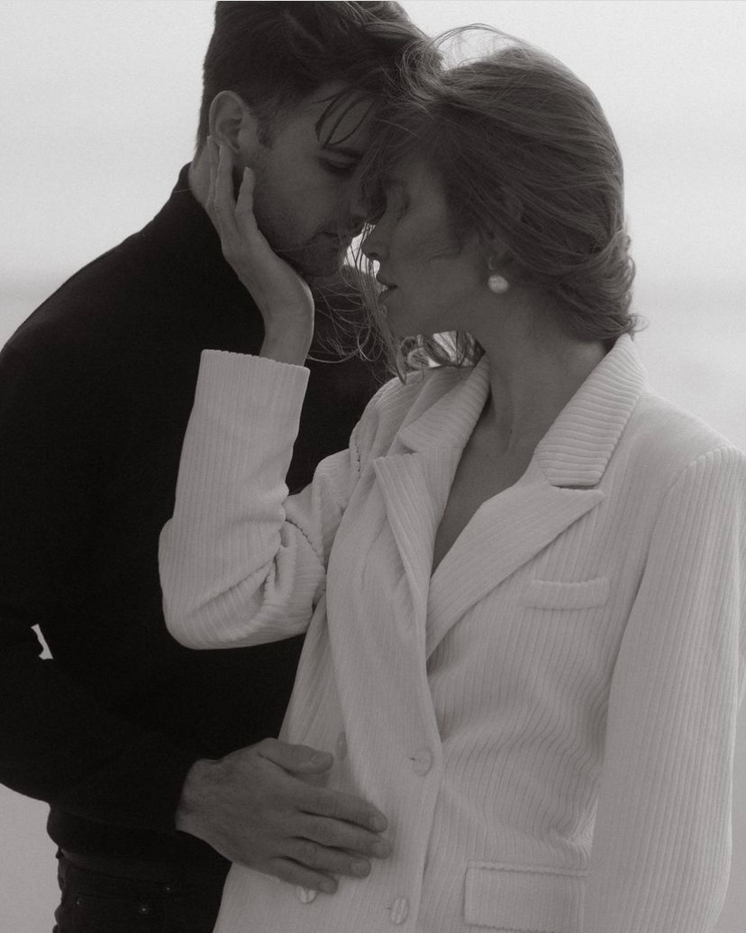 Posa di base per un servizio fotografico di coppia