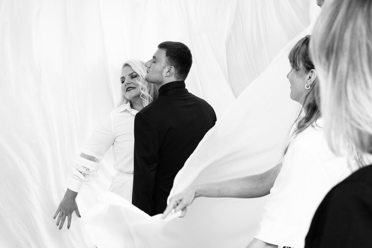 Backstage fotografie. Dana Lišková — Empatická fotografka | Introspektivní umělkyně | Neurodivergentní koučka| Zakladatelka Artepy.cz