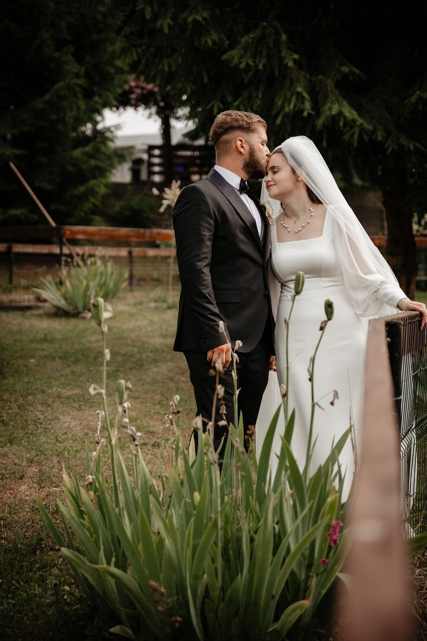 Ana Maria si Cristian by Fotograf nunta Neamt — Eduard Schiopu