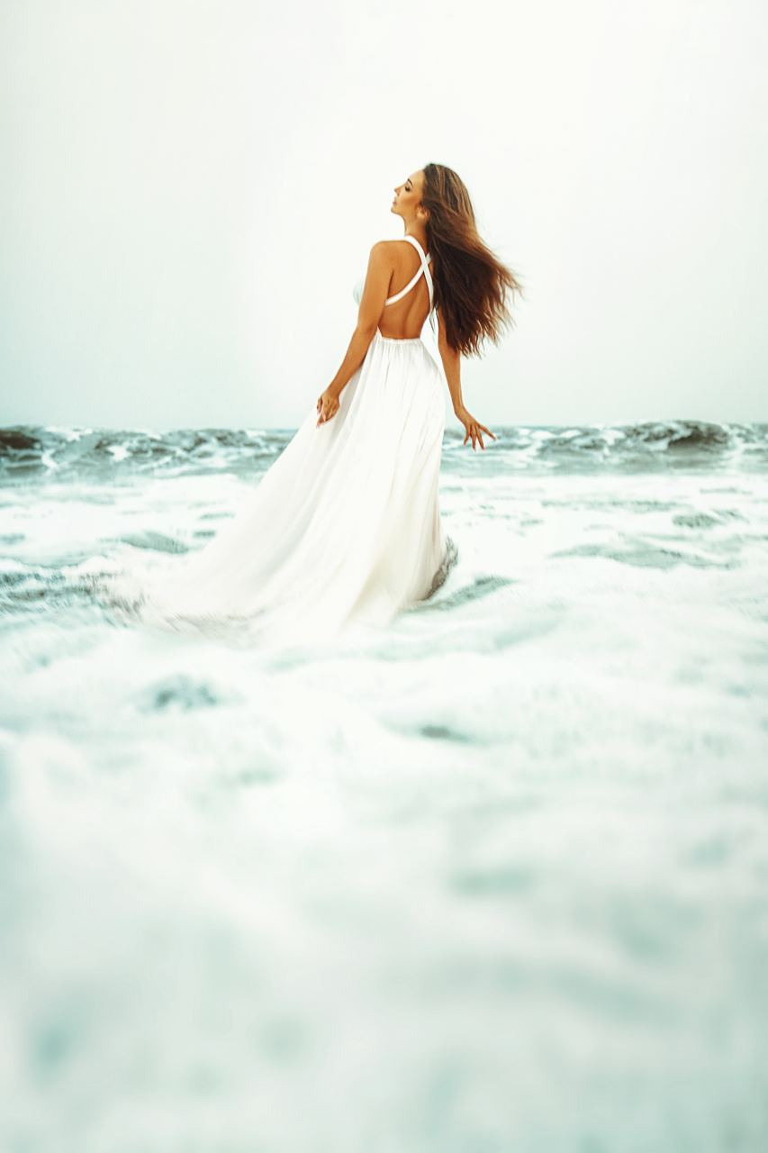 Свадебные фотосессии в летящем платье на Тенерифе