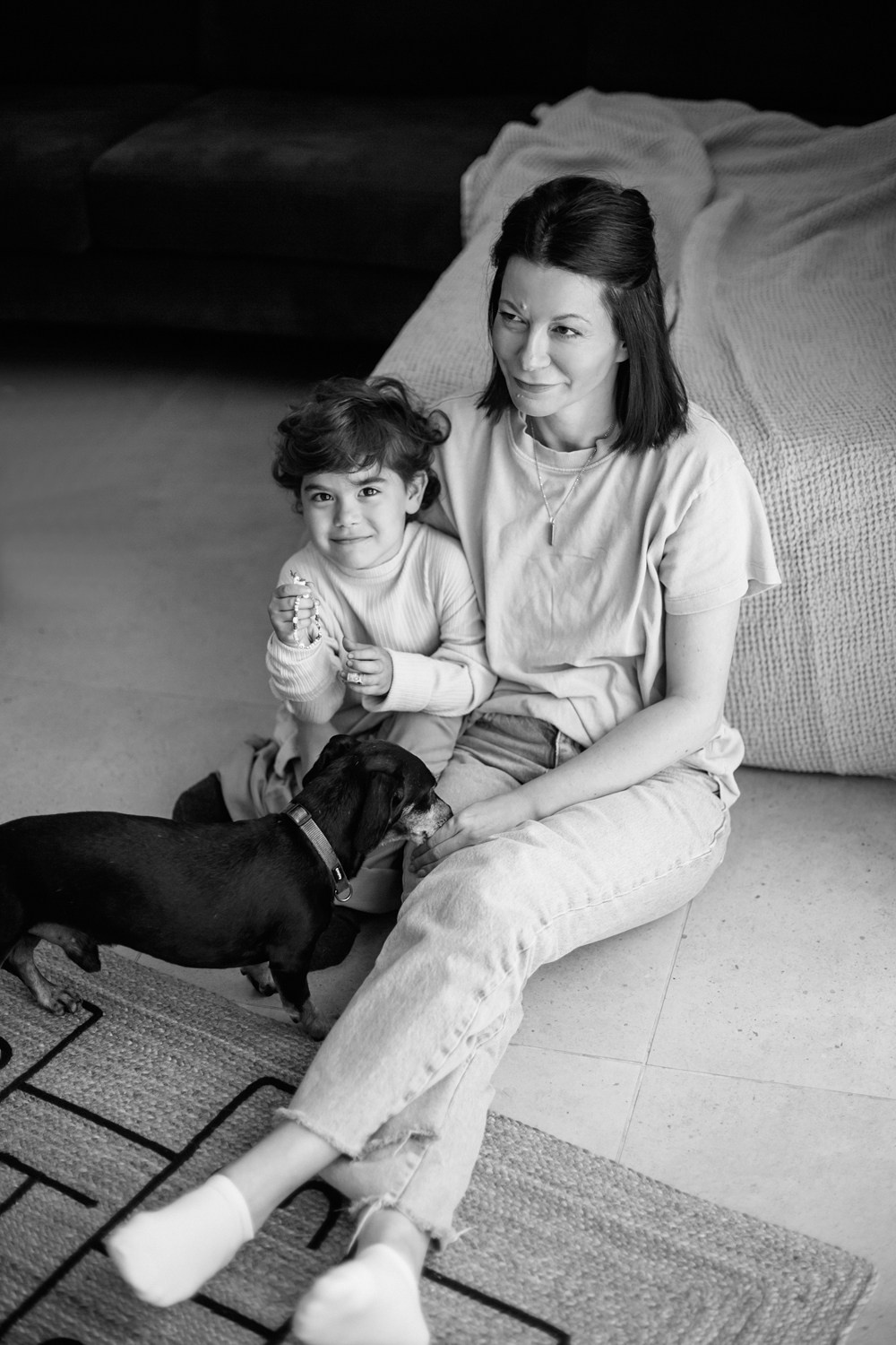 Mom&daughter at home. Family photographer in Israel