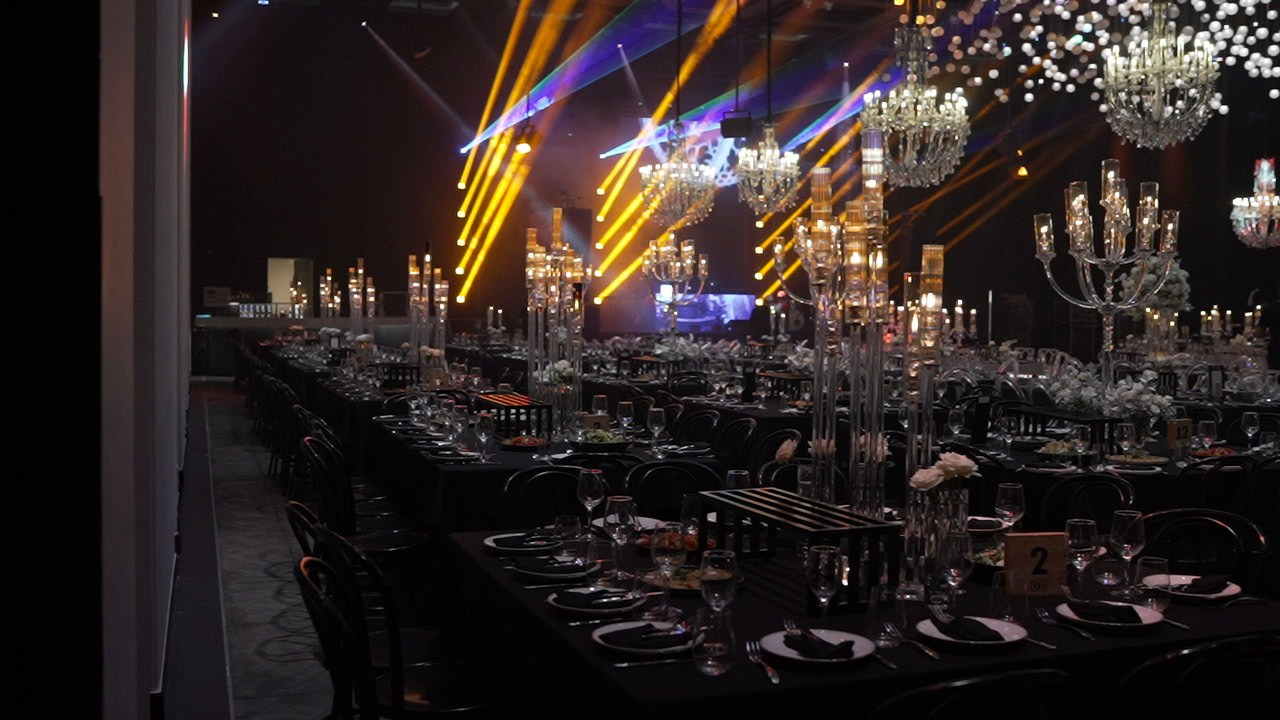 VIA / BASICO. Wedding and events photographers Studio Shalom