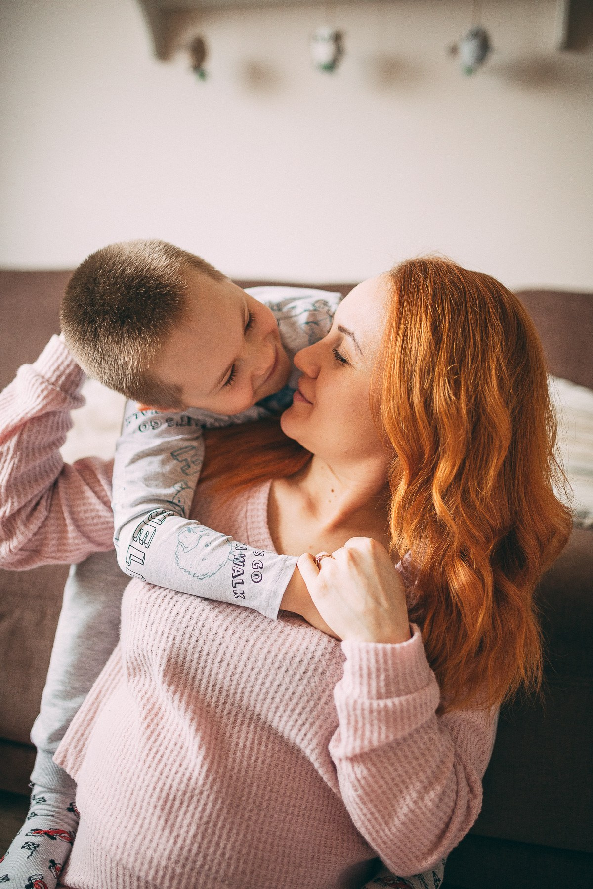 Домашняя съёмка мама с сыном. Fotogrāfs Rīgā — Katerina Gordik