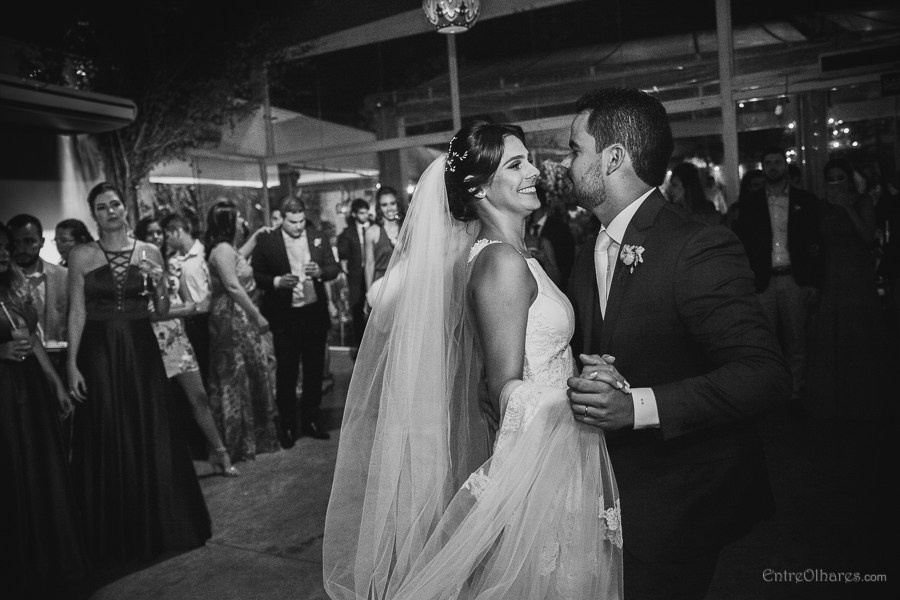 Casamento de Márcia e Marcos na Casa de Chá em Aldeia Pernambuco. Casamento ao ar livre. EntreOlhares Fotografia e Filmagem de Casamentos em Recife/PE e João Pessoa/PB — Momentos únicos eternizados com sensibilidade