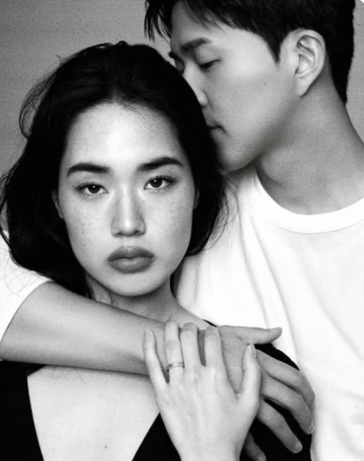 Posa di base per un servizio fotografico di coppia