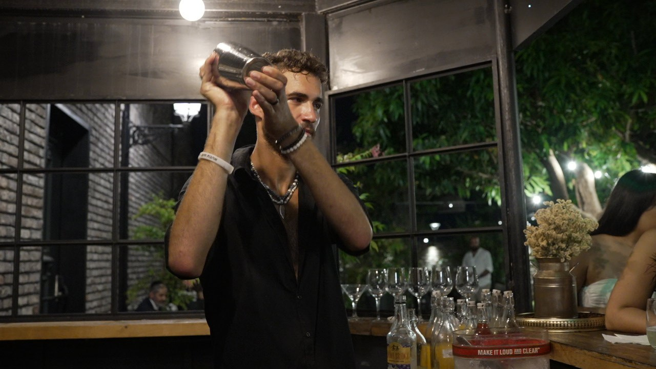 VIA / BASICO. Wedding and events photographers Studio Shalom