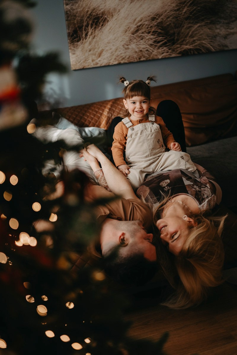 Natasa, Ema i Lazar — porodicno fotografisanje kod kuce. Deciji i porodicni fotograf u Beogradu Oksana Skendzic