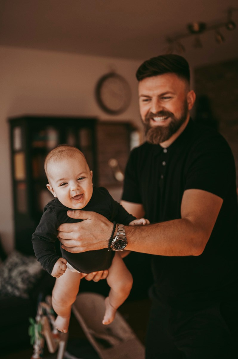 Dobro dosao, Jakove / porodicno fotografisanje kod kuce. Deciji i porodicni fotograf u Beogradu Oksana Skendzic