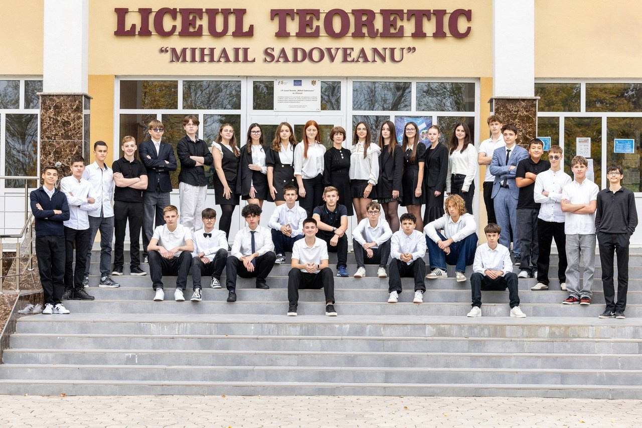 Recenzii. Albume de absolvire: gradinita, gimnaziu, liceu. Venete in Moldova