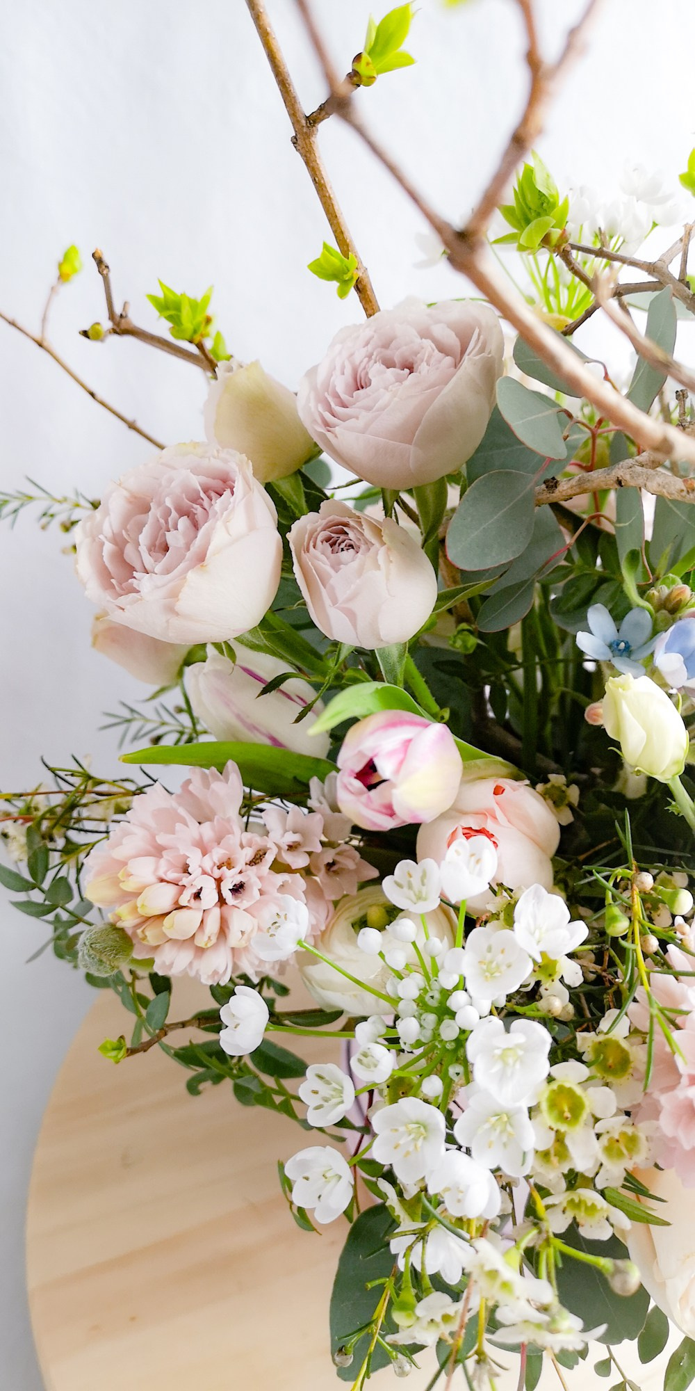 Ziedu pušķi kastē. Event design, decoration, floristry, gift, Irina Novika, Riga, Latvia