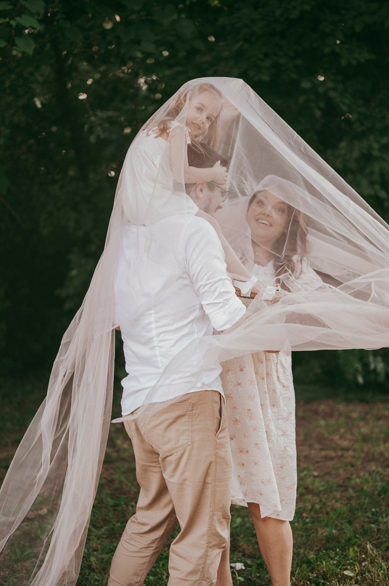 Kristina, Milos i Kalina / porodicno fotografisanje u prirodi. Deciji i porodicni fotograf u Beogradu Oksana Skendzic