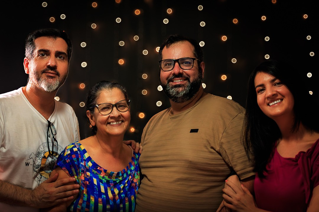 Retrato de família em home studio movel