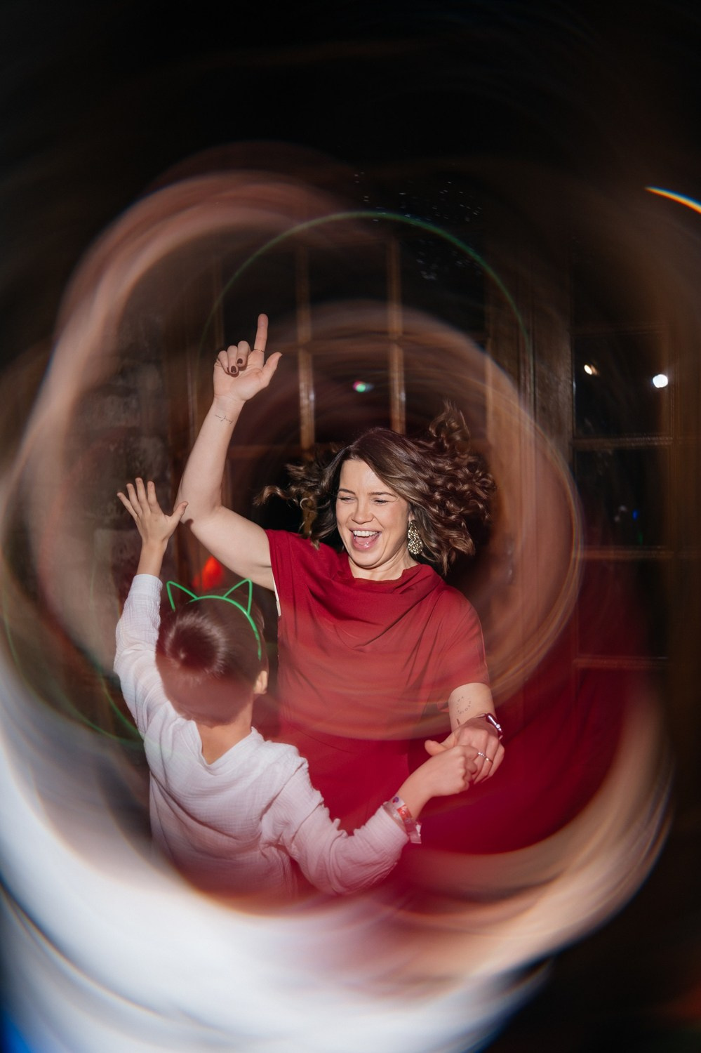 creative photos of wedding guests during dance