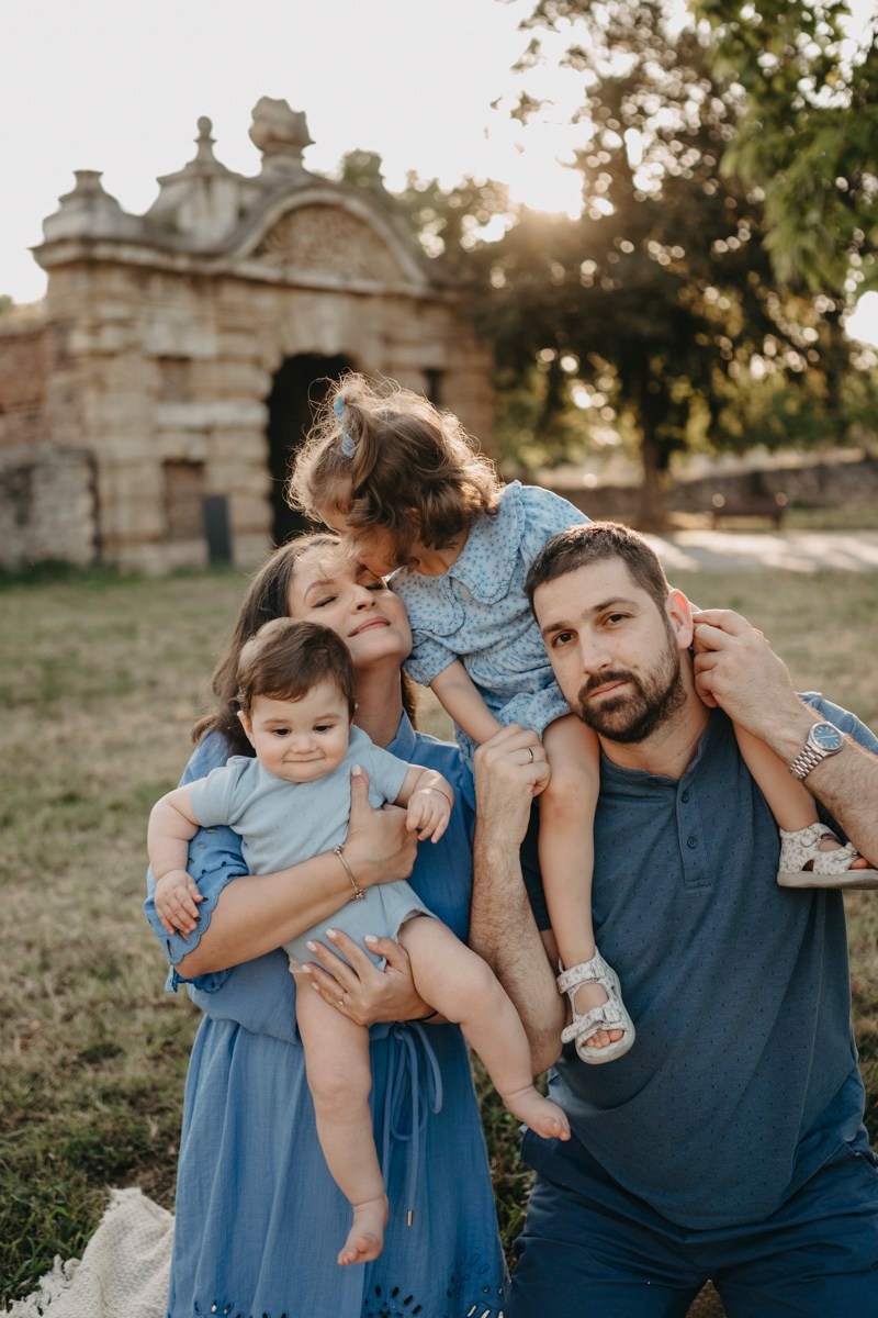 Jovana Zoran Jana i Bogdan — porodicno fotografisanje napolju. Deciji i porodicni fotograf u Beogradu Oksana Skendzic