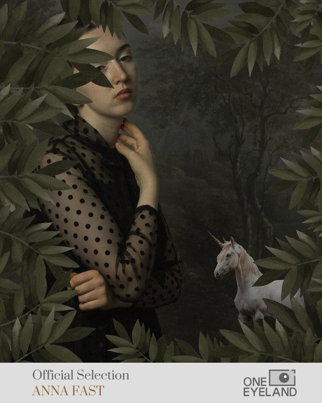 Elegantes Damenporträt mit klassischem Hintergrund – Kunstvolle Fotografie