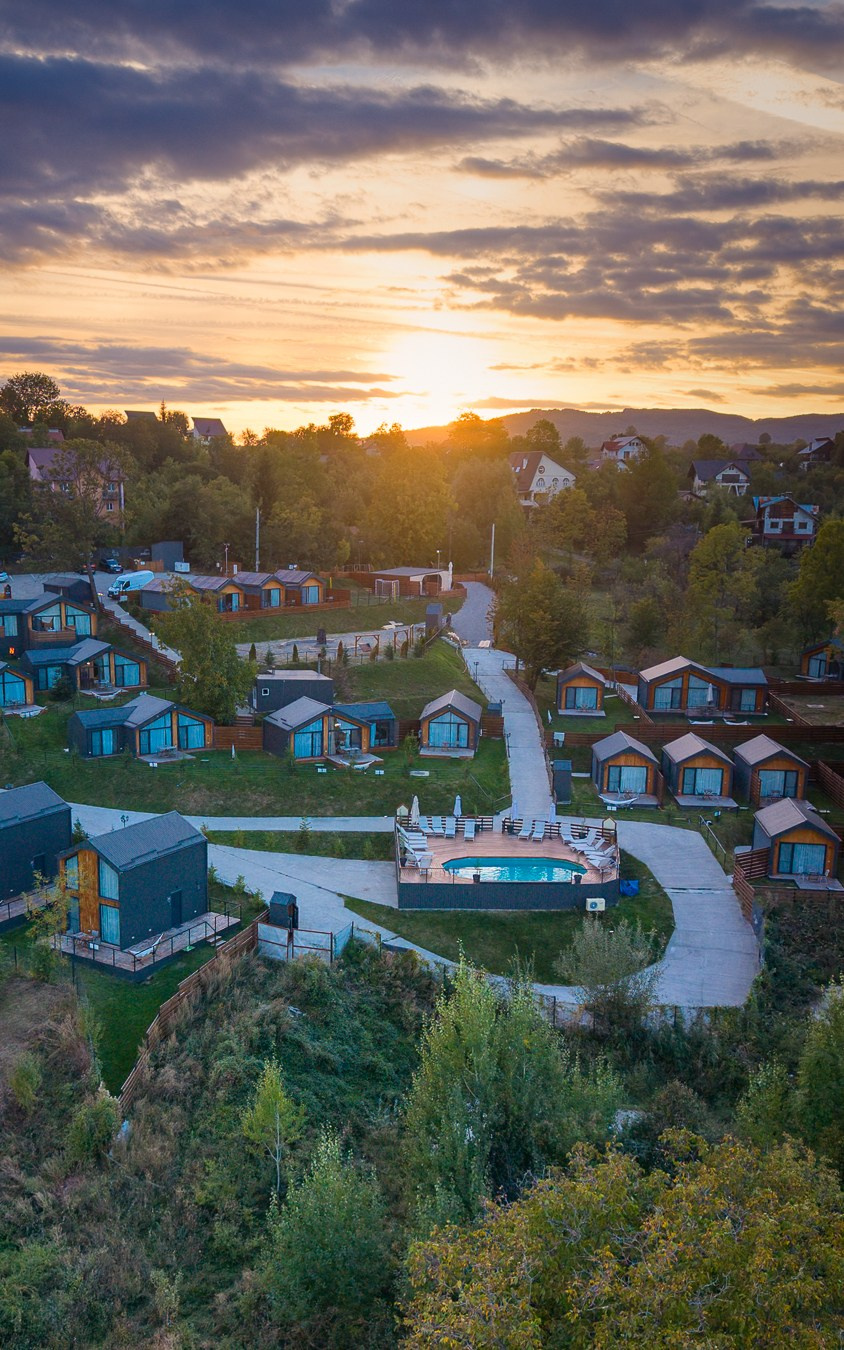 Moon Resort. Creste si calatoreste