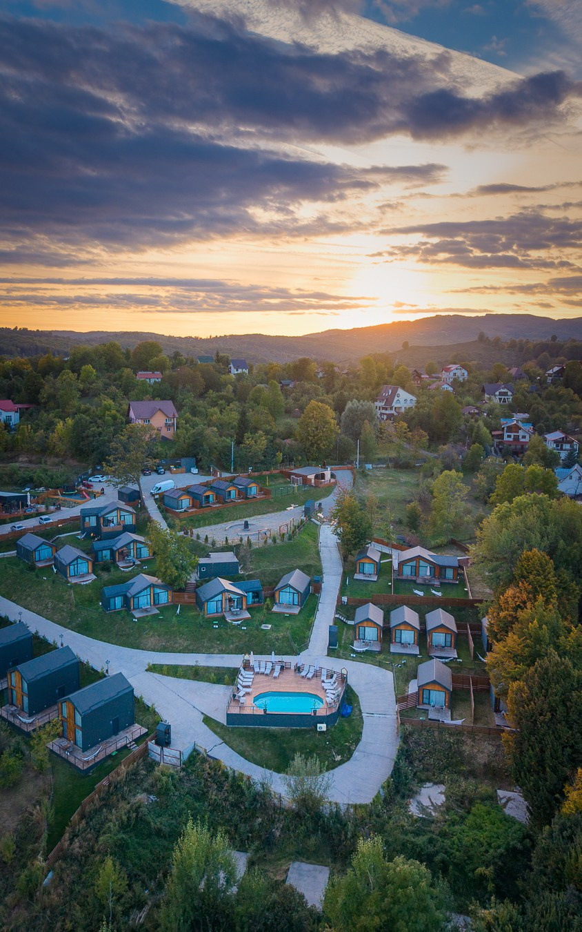 Moon Resort. Creste si calatoreste