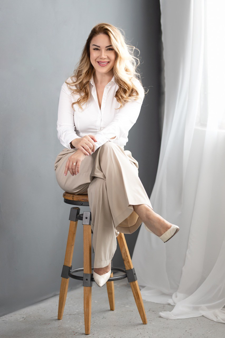 Dana Lišková - Business and Portrait photographer Prague - Brand Photographer Prague - Corporate portraits - Brand and business photo Prague