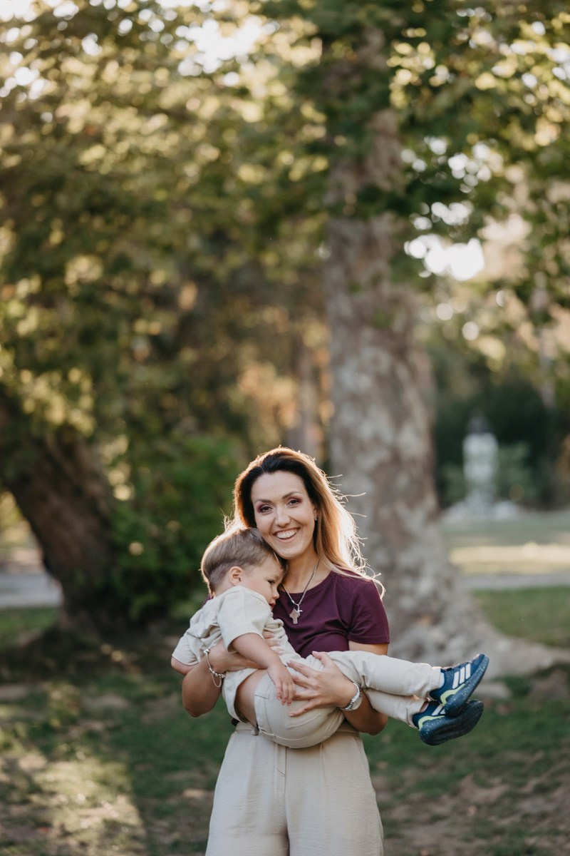 Aleksandra, Lazar, Marin i Leo / porodicno fotografisanje napolju. Deciji i porodicni fotograf u Beogradu Oksana Skendzic