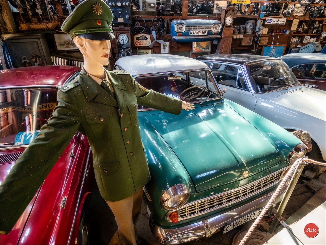 Удивительное место - частный музей старинного хлама - Fahrzeugmuseum. Photographe à Strasbourg | Portraits, Studio, Enfants, Événements