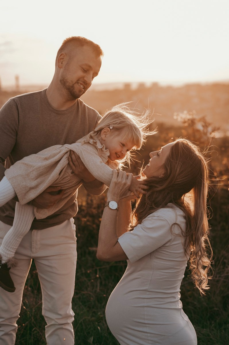 Milena / trudnicko fotografisanje sa porodicom. Deciji i porodicni fotograf u Beogradu Oksana Skendzic