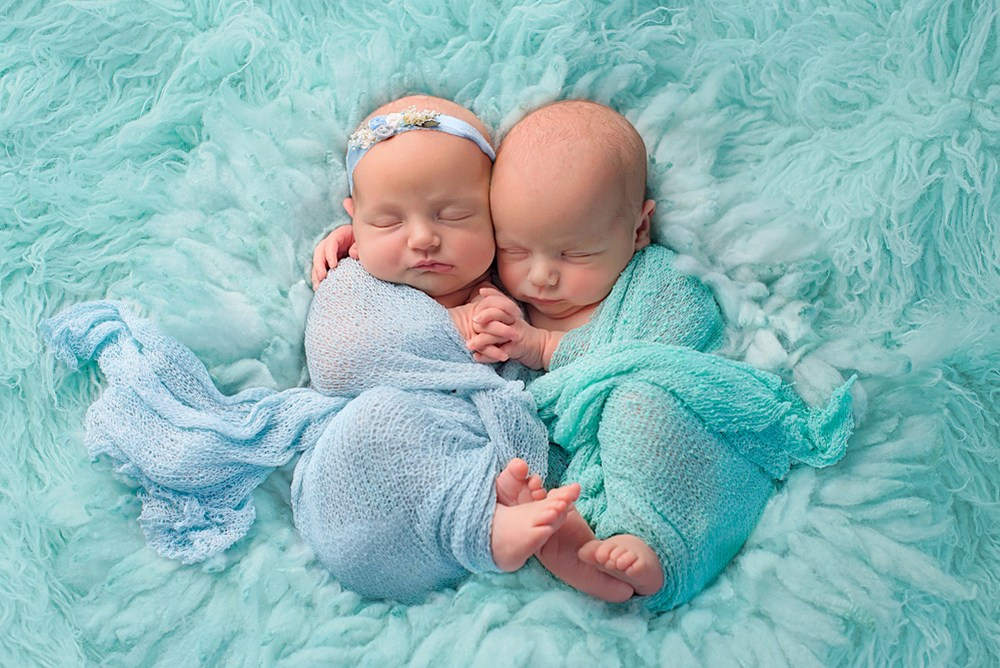 Sesja noworodkowa z rodzicami i rodzeństwem - Natalia Lucko